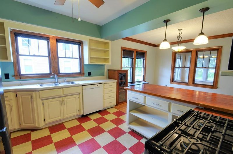 440 Hall Ave, Saint Paul, MN 55107