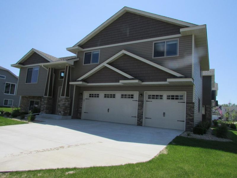 9160 Golden Pond Ln N, Monticello, MN 55362