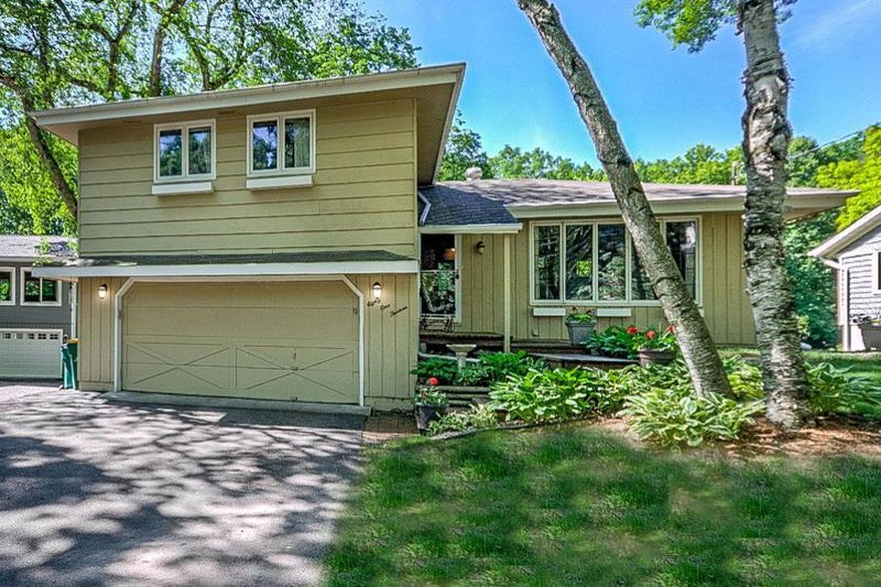 8113 Oakmere Rd, Bloomington, MN 55438