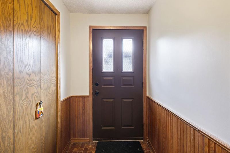 8767 N Maplebrook Cir, Brooklyn Park, MN 55445