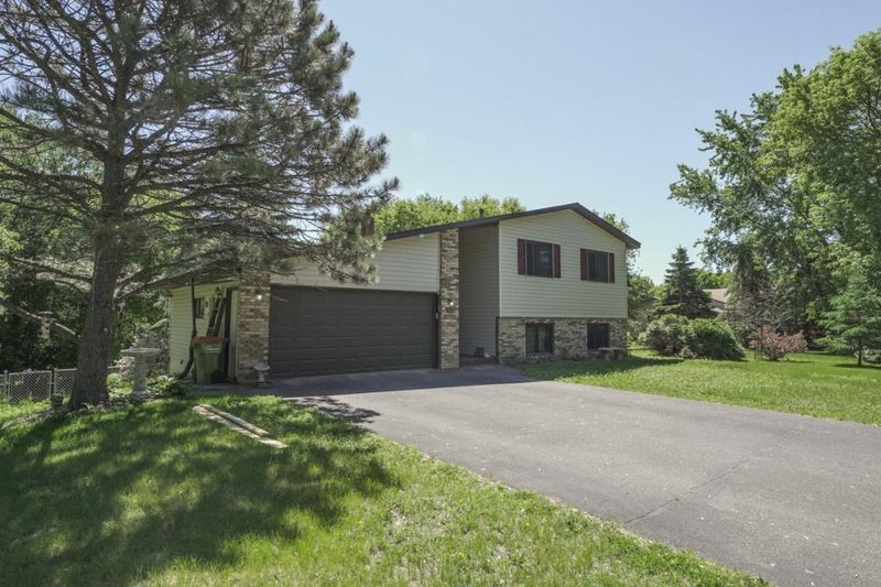 7536 Jeanne Dr, Lino Lakes, MN 55014