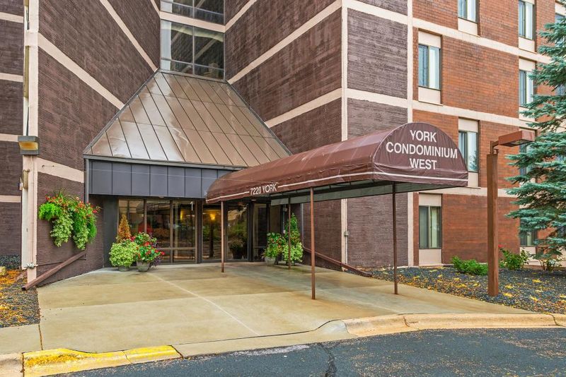7220 York Ave S #211, Edina, MN 55435