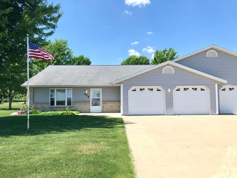 404 Von Fischer Ave, Springfield, MN 56087