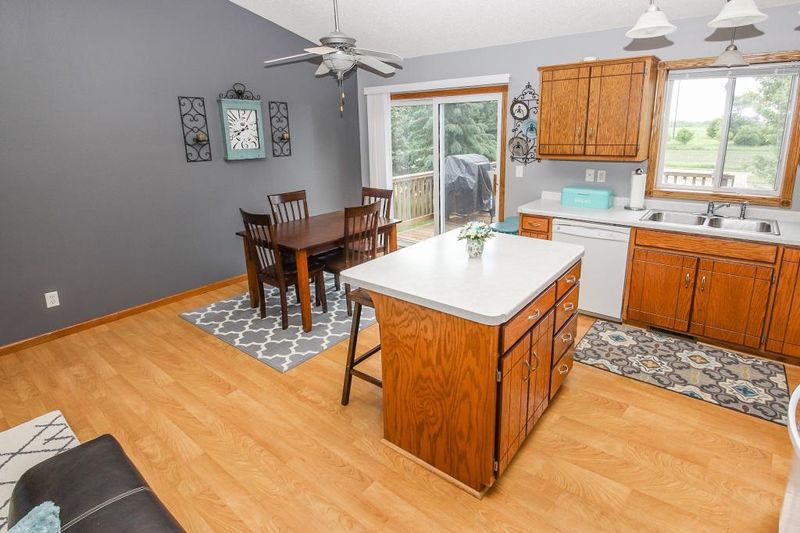818 11th St S, Sartell, MN 56377
