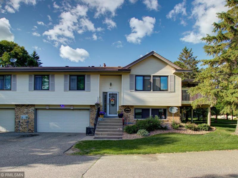 891 Lawnview Ave, Shoreview, MN 55126