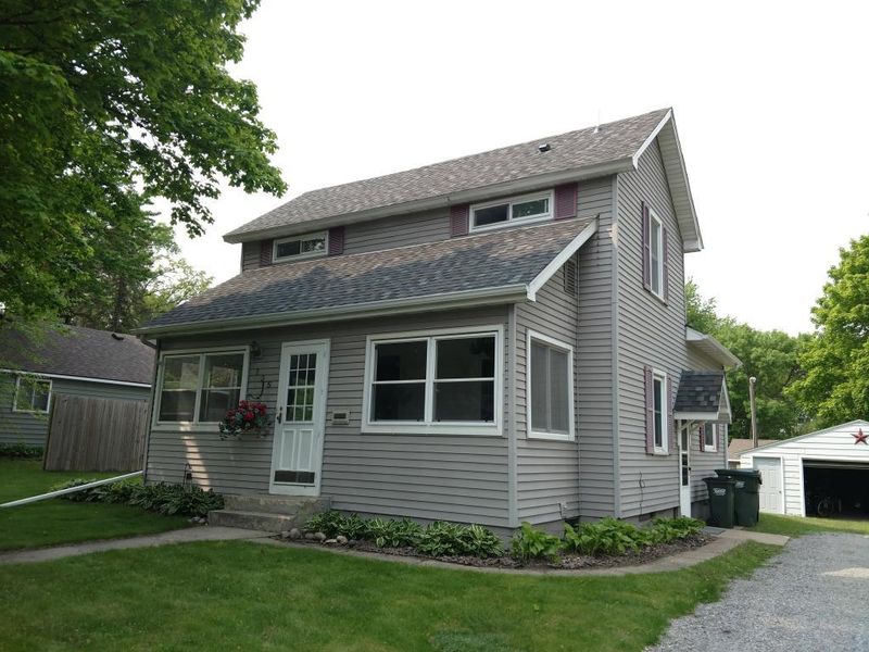 735 4th Ave SW, Hutchinson, MN 55350