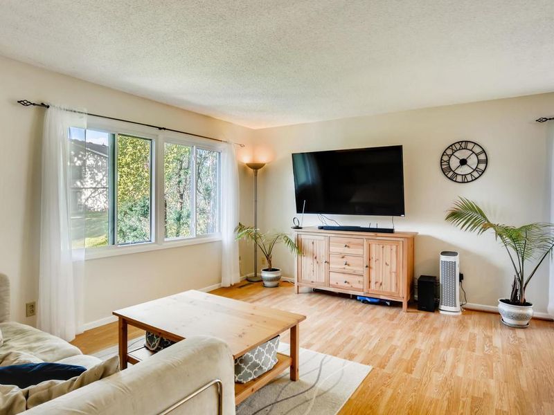 3820 Laurel Ct, Eagan, MN 55122