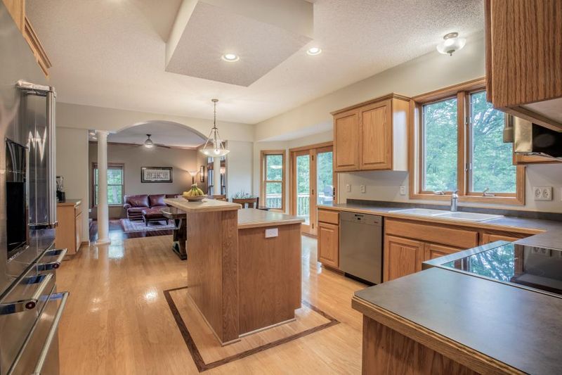 9142 Gladstone Cir, Maple Grove, MN 55311