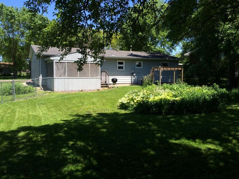 150 10th St SE, Wells, MN 56097