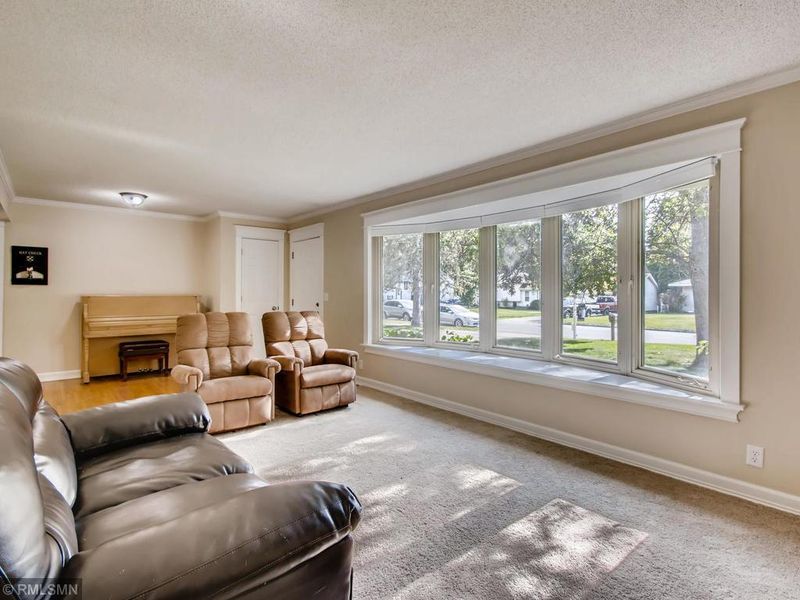 711 Baxter St N, Champlin, MN 55316