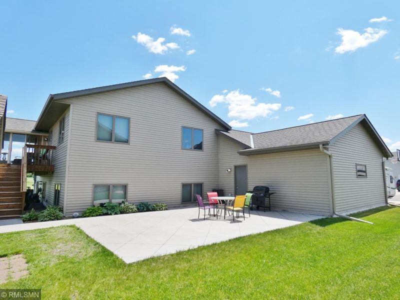 227 20th St W, Glencoe, MN 55336