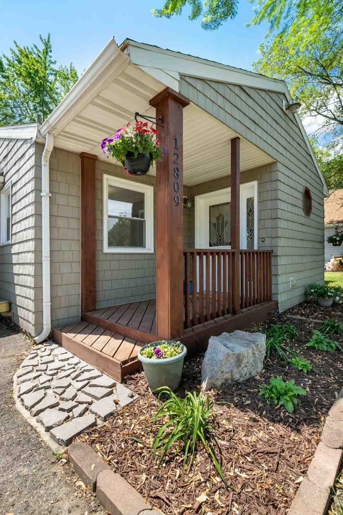 12809 Linde Ln, Minnetonka, MN 55305