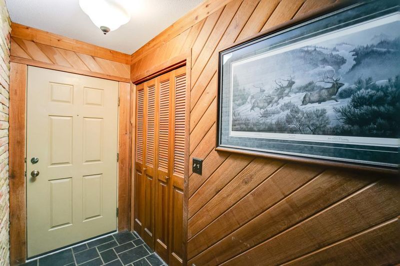 404 Hemlock Dr, Burnsville, MN 55337