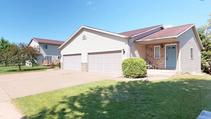 966 8th Ave N, Onalaska, WI 54650