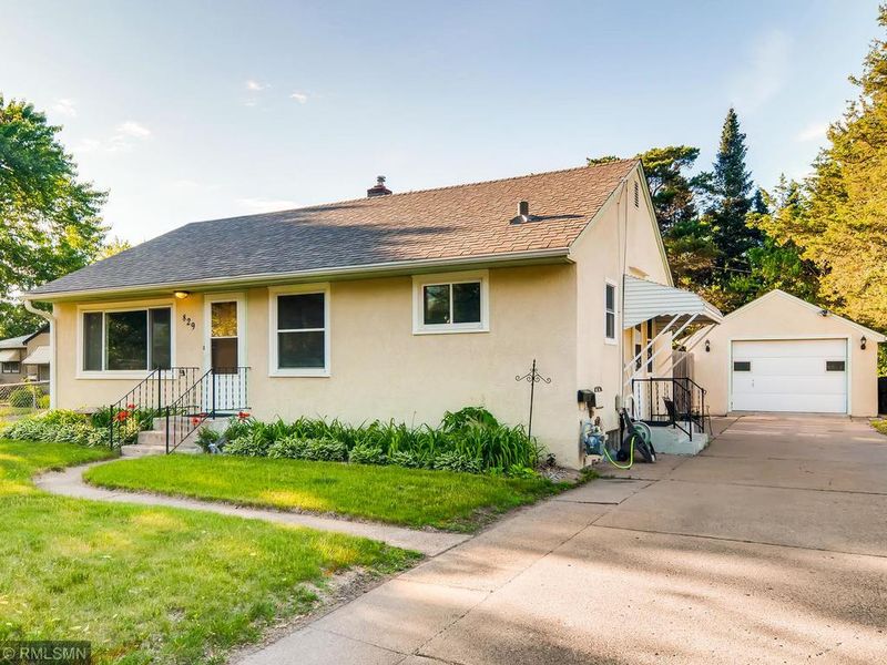 829 Jefferson St, Anoka, MN 55303