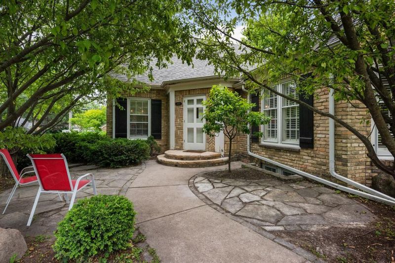 4901 Maple Rd, Edina, MN 55424