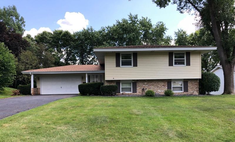 5009 W 106th St, Bloomington, MN 55437