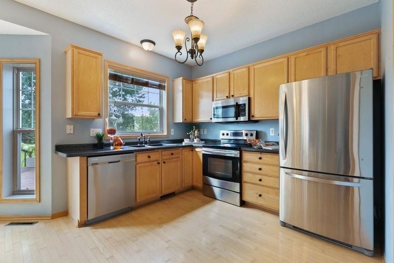 2243 Clover Field Dr, Chaska, MN 55318