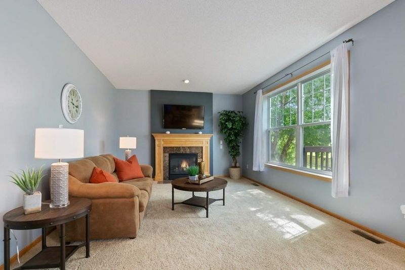 2243 Clover Field Dr, Chaska, MN 55318