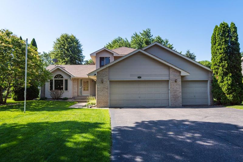 154 Red Clover Ln, Lino Lakes, MN 55014