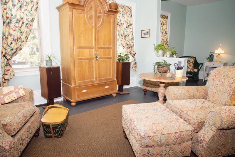 809 N Main St, Alma, WI 54610