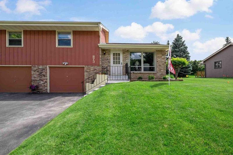 871-873 6th St SW, New Brighton, MN 55112