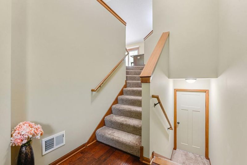 2280 Mohawk Rd E, North Saint Paul, MN 55109