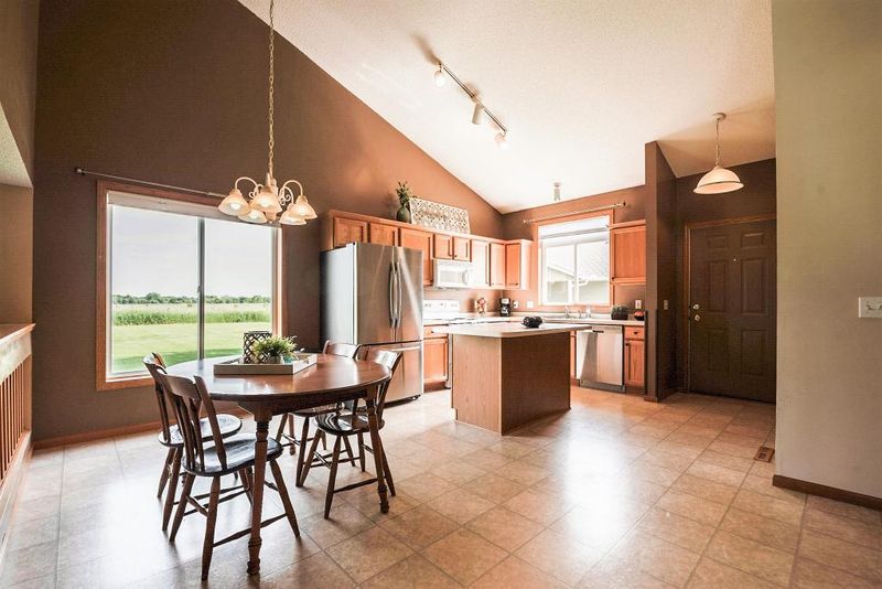 1521 Dublin Ct, Shakopee, MN 55379