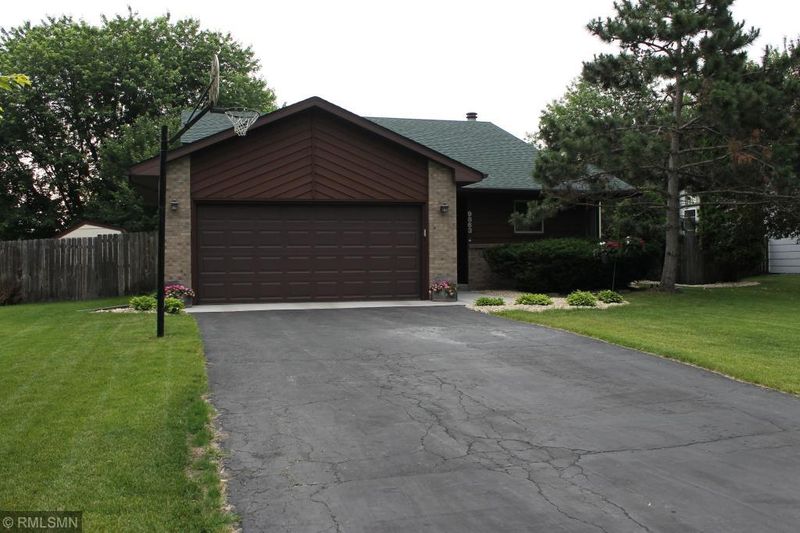 9863 Hamline Ave N, Circle Pines, MN 55014