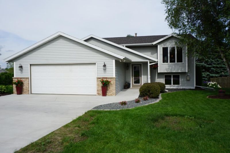 10 5th Ave SE, Elgin, MN 55932
