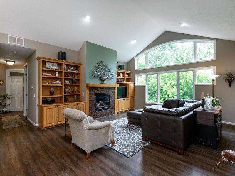 7060 Halstead Dr, Mound, MN 55364