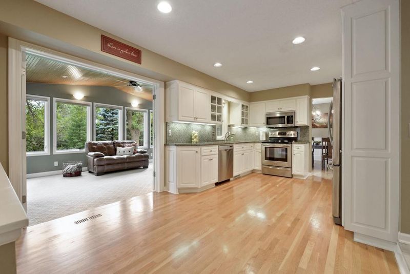 9726 Archer Ln, Eden Prairie, MN 55347