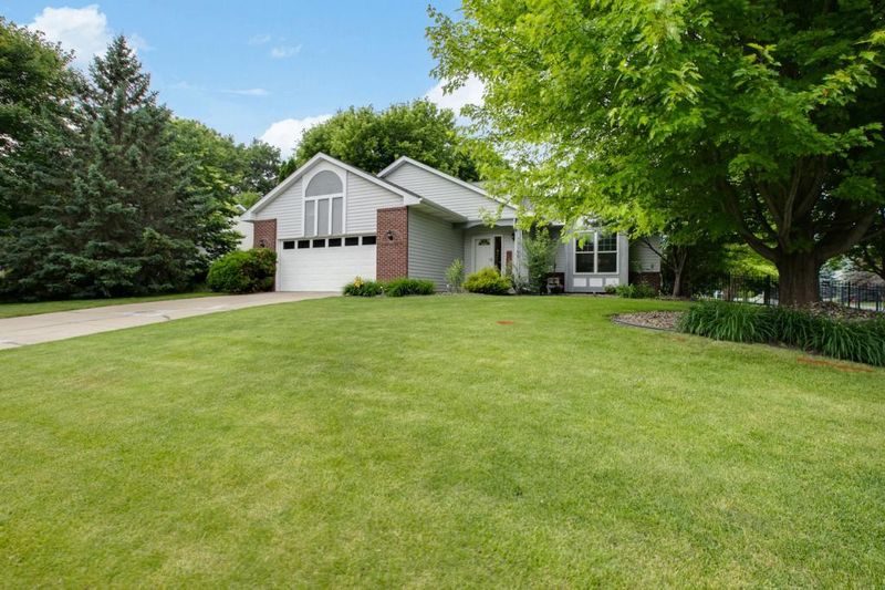 3199 Red Oak Dr, Eagan, MN 55121