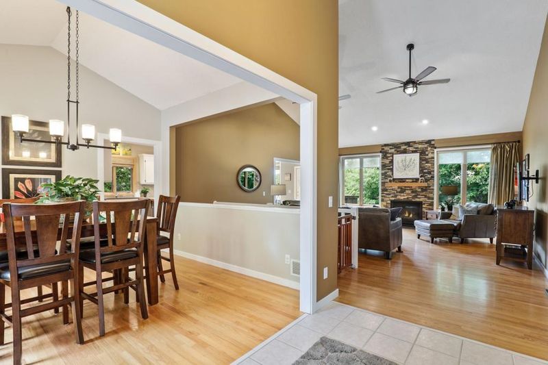 3857 Kings Wood Ct, Eagan, MN 55122