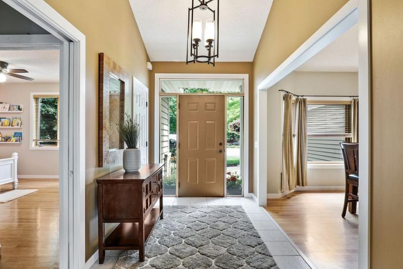 3857 Kings Wood Ct, Eagan, MN 55122