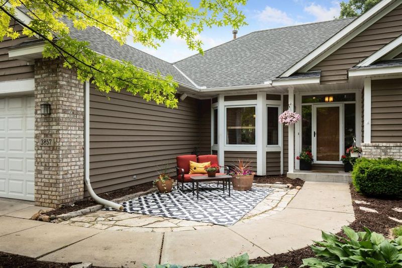 3857 Kings Wood Ct, Eagan, MN 55122