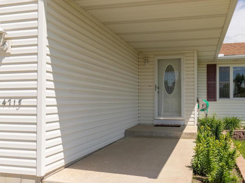 4715 7th St NW, Rochester, MN 55901