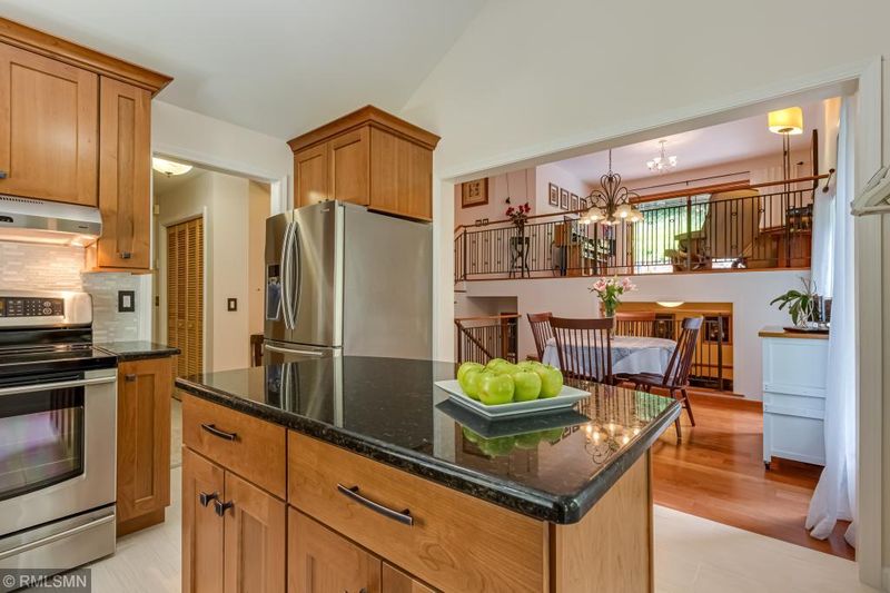 15624 Alpine Cir, Burnsville, MN 55306