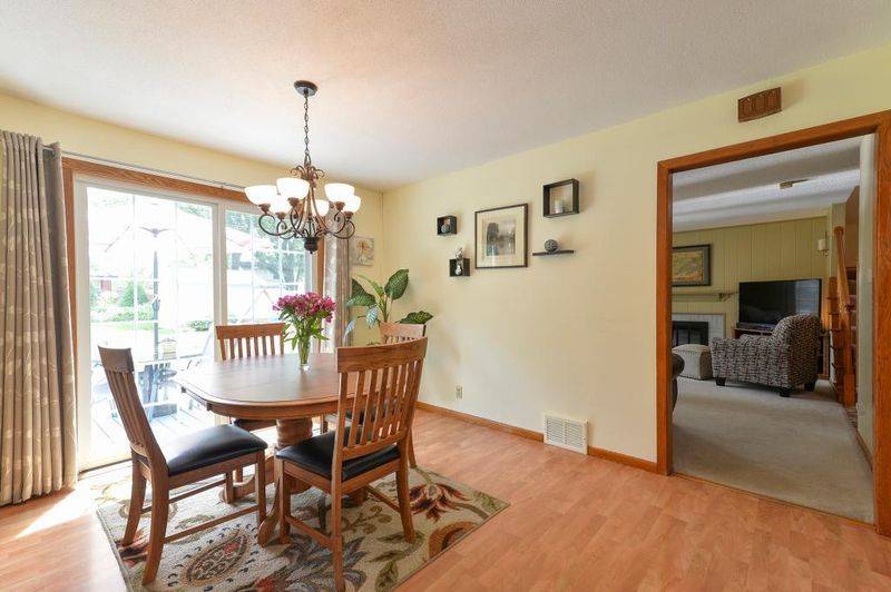 240 Walnut Ln, Apple Valley, MN 55124