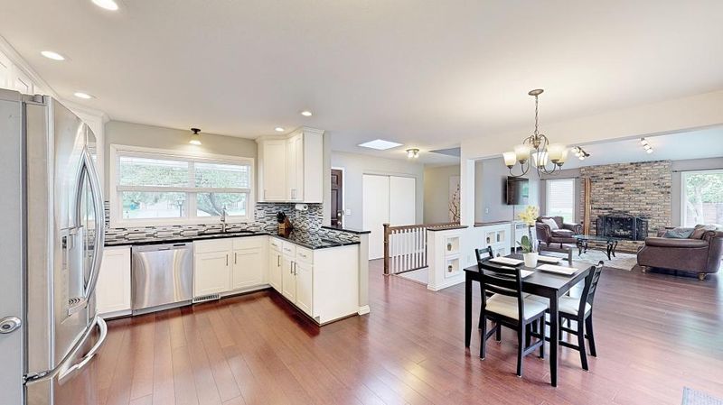 10627 James Cir, Bloomington, MN 55431