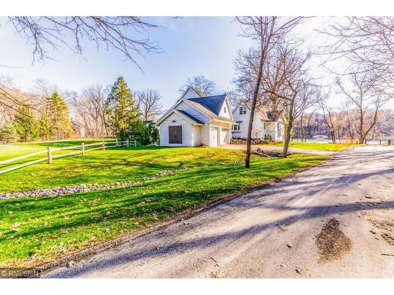 6653 Merry Pl, Chanhassen, MN 55317