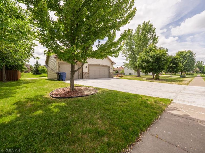 12685 Mentzer Trl, Lindstrom, MN 55045