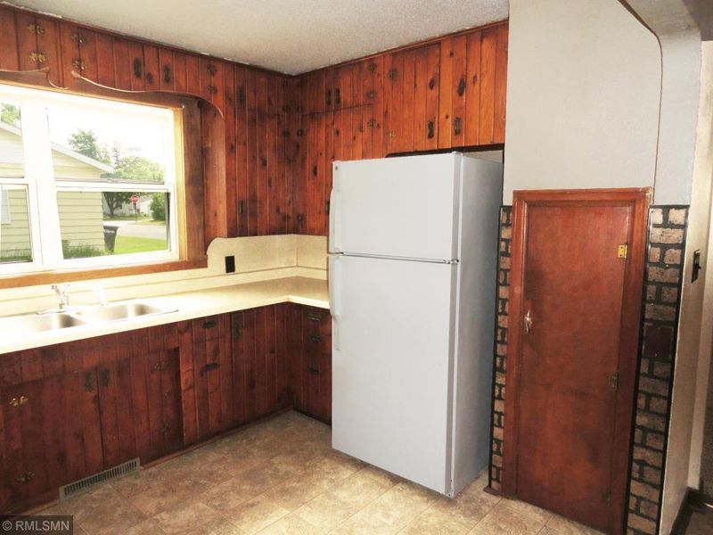 204 4th Ave NW, Little Falls, MN 56345