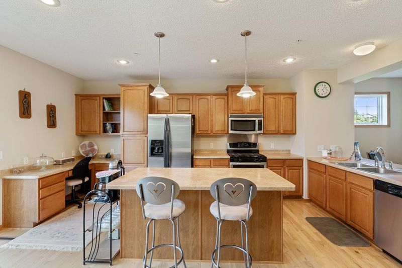 3721 Hazel Trl #D, Woodbury, MN 55129