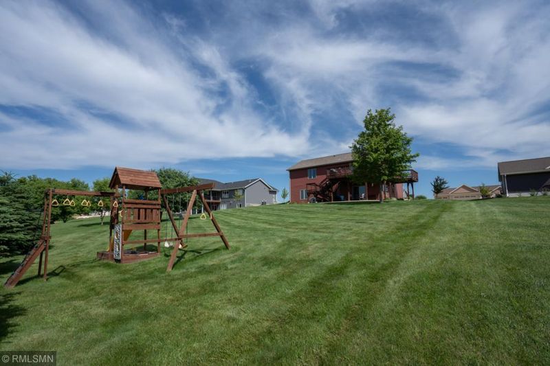 1502 Whispering Hills Dr, Saint Charles, MN 55972