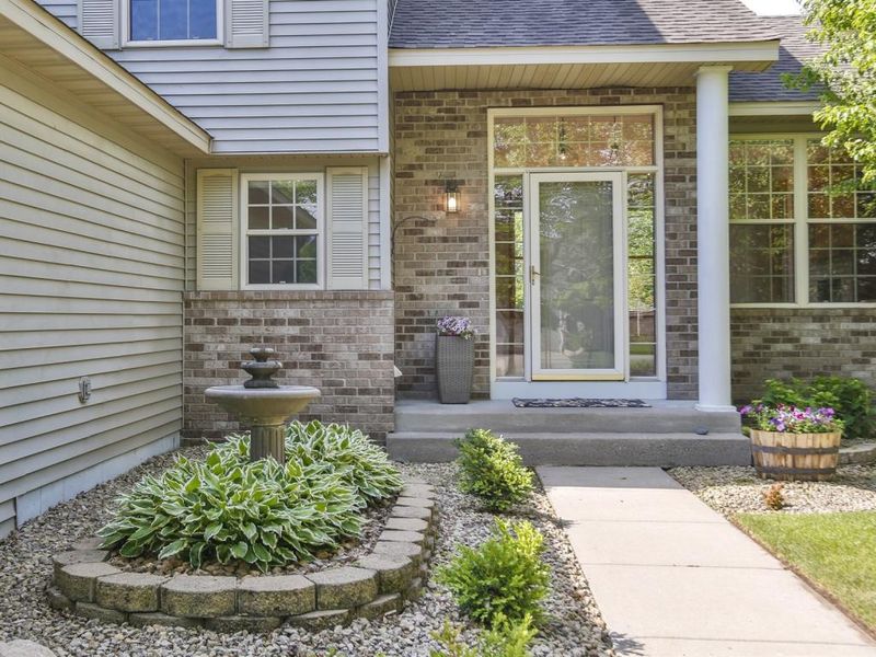 10679 Glen Eagle Rd, Woodbury, MN 55129