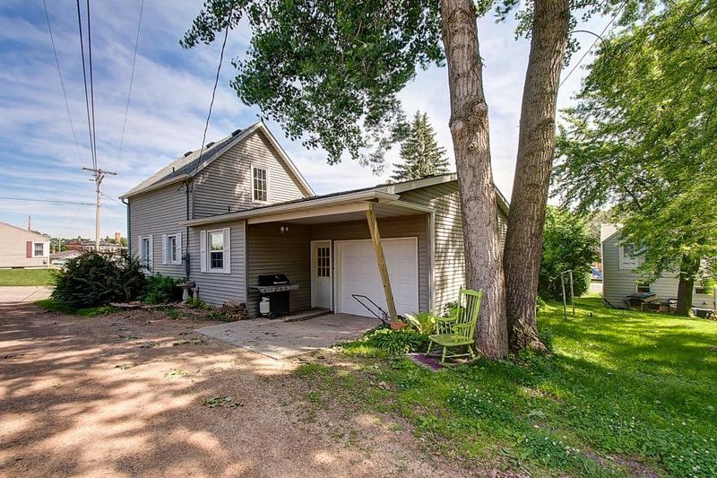 106 2nd St NW, Montgomery, MN 56069