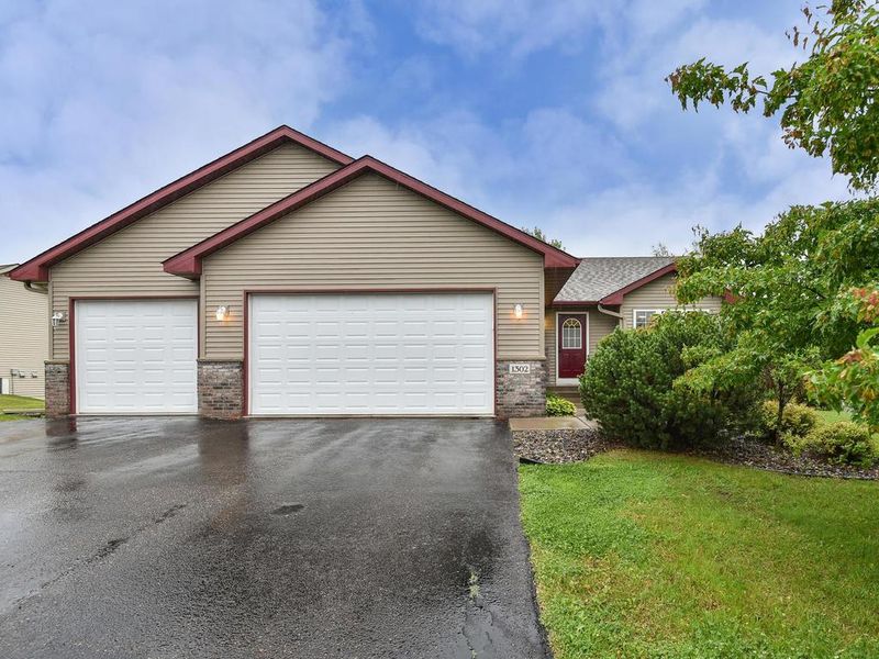1302 Leo Ln, Buffalo, MN 55313