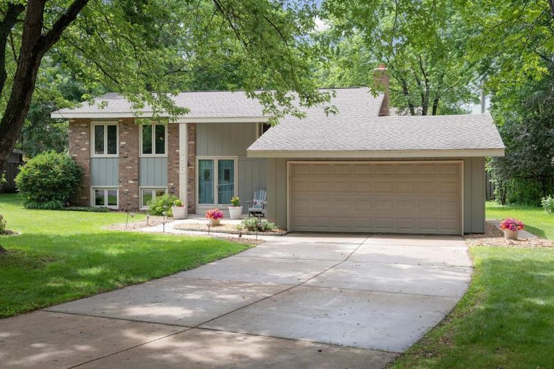 6150 Briardale Ct NE, Fridley, MN 55432