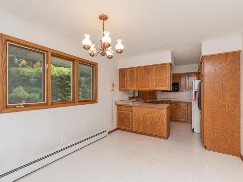 1518 Raleigh Dr, Burnsville, MN 55337